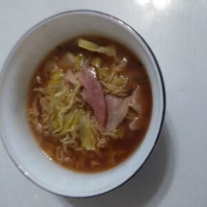 ベーコンと春キャベツの醤油ラーメン